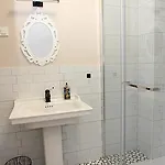 D Boutique With Parking & Fast Access 3*
