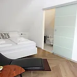 D Boutique With Parking & Fast Access Bed and breakfast