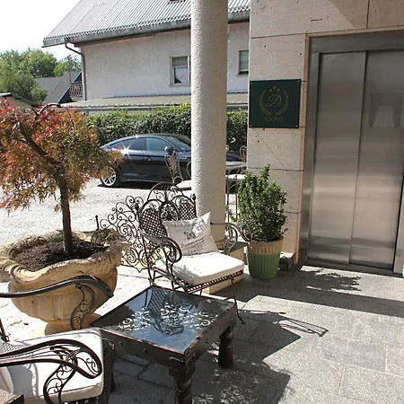 D Boutique With Parking & Fast Access Bed & Breakfast